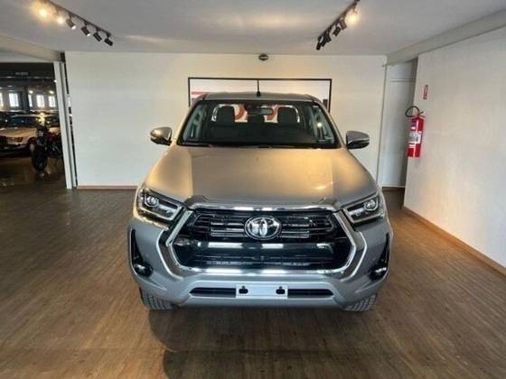 TOYOTA HILUX 2.8 D-4D TURBO DIESEL CD SRX 4X4 AUTOMÁTICO